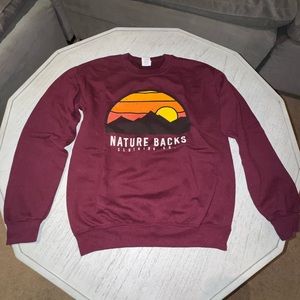 Nature backs crewneck
